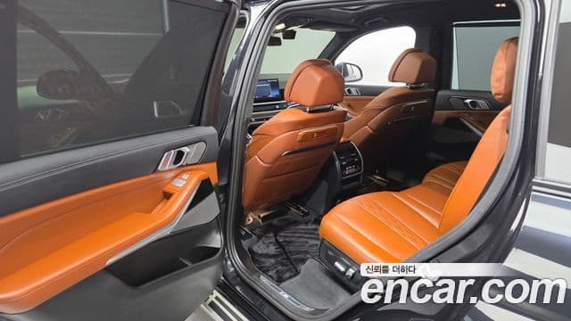 BMW X7 2023 — ფოტო 13/20