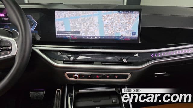 BMW X7 2023 — ფოტო 15/20