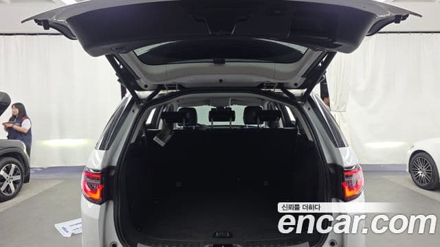 Land Rover Discovery Sport 2020 — ფოტო 8/20