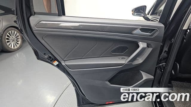 Volkswagen Tiguan Allspace 2020 — ფოტო 18/31