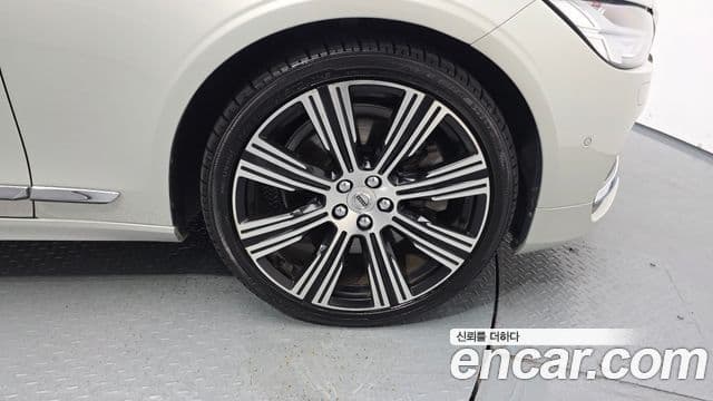 Volvo S90 2021 — ფოტო 16/32