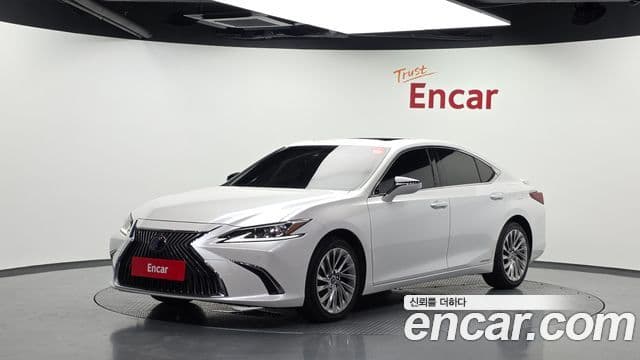 Lexus ES300h 2021 — Photo 6/20