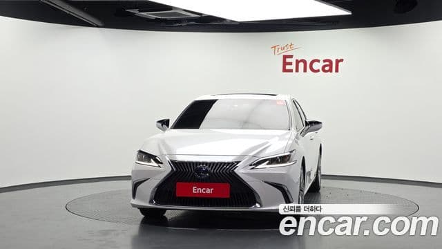 Lexus ES300h 2021 — Photo 9/20
