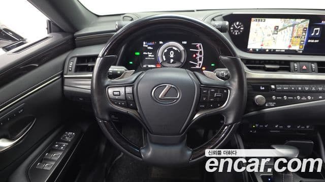 Lexus ES300h 2021 — Photo 4/20
