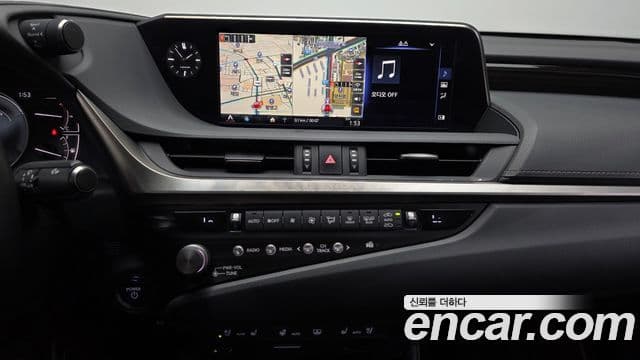Lexus ES300h 2021 — Photo 18/20