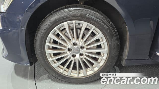 Audi A6 2020 — ფოტო 23/33