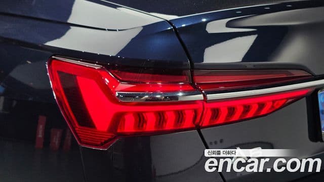 Audi A6 2020 — ფოტო 17/33