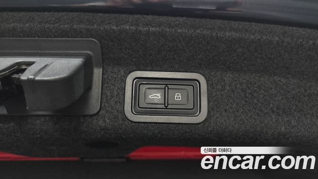 Audi A6 2020 — ფოტო 26/33