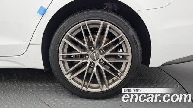 Genesis G70 2018 — Photo 11/35