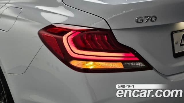 Genesis G70 2018 — Photo 15/35