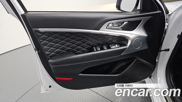 Genesis G70 2018 — Photo 16/35