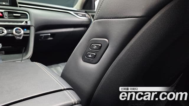 Genesis G70 2018 — Photo 18/35