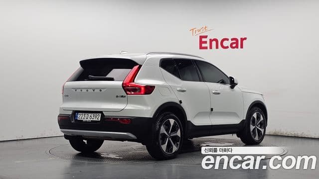 Volvo XC40 2023 — Фото 2/20