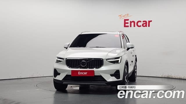 Volvo XC40 2023 — Фото 3/20