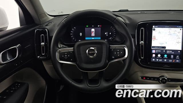 Volvo XC40 2023 — Фото 13/20