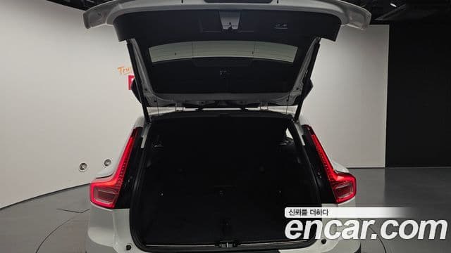 Volvo XC40 2023 — Фото 20/20