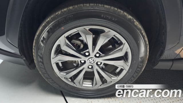 Toyota RAV4 2023 — Photo 9/34