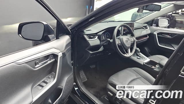 Toyota RAV4 2023 — Photo 19/34