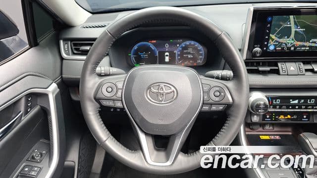 Toyota RAV4 2023 — Photo 11/34