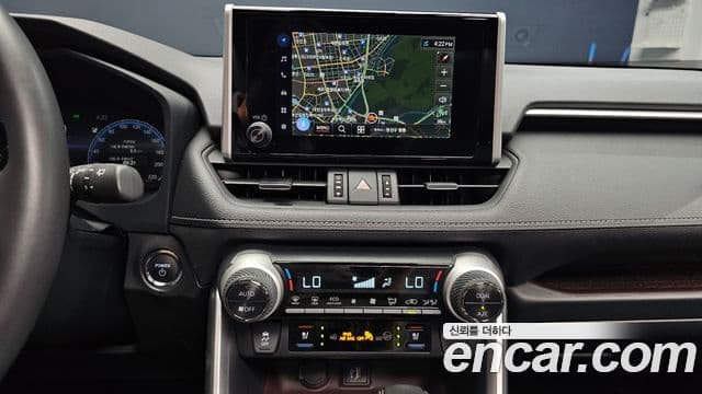 Toyota RAV4 2023 — Photo 8/34
