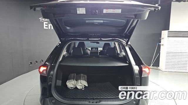 Toyota RAV4 2023 — Photo 18/34
