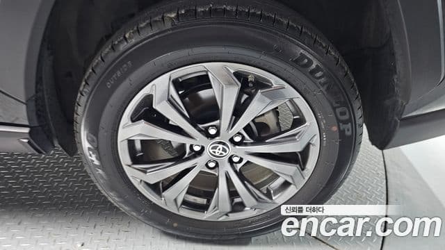 Toyota RAV4 2023 — Photo 2/34
