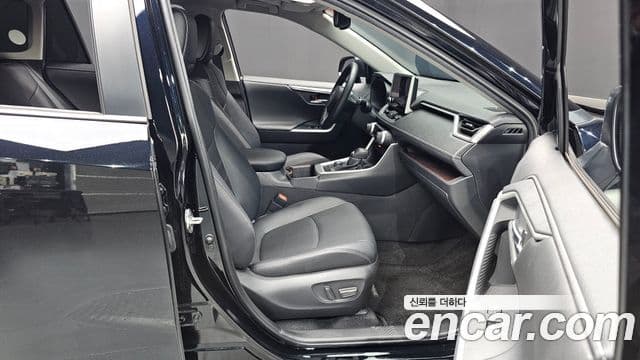 Toyota RAV4 2023 — Photo 16/34