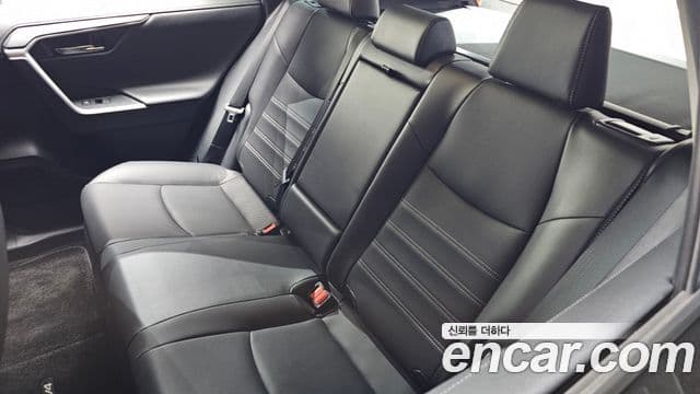 Toyota RAV4 2023 — Photo 28/34