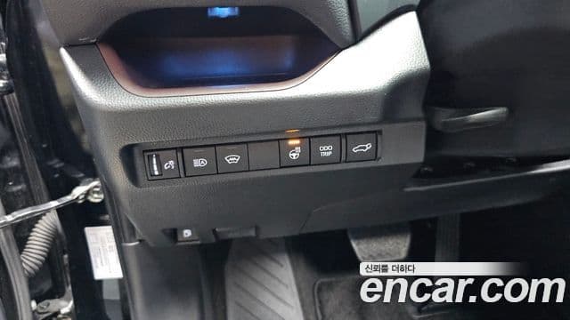 Toyota RAV4 2023 — Photo 7/34