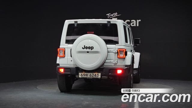 Jeep Wrangler 2019 — ფოტო 22/31
