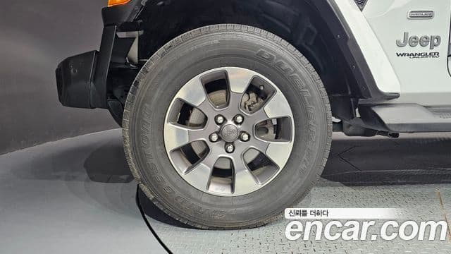 Jeep Wrangler 2019 — ფოტო 15/31