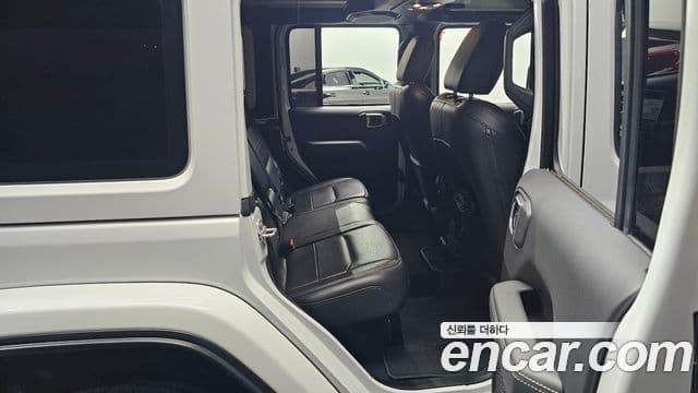 Jeep Wrangler 2019 — ფოტო 20/31