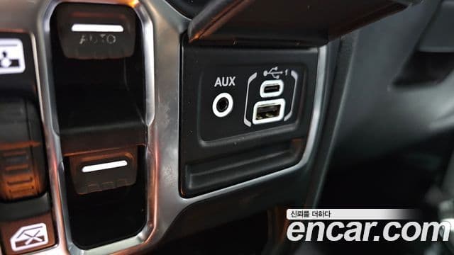 Jeep Wrangler 2019 — ფოტო 5/31