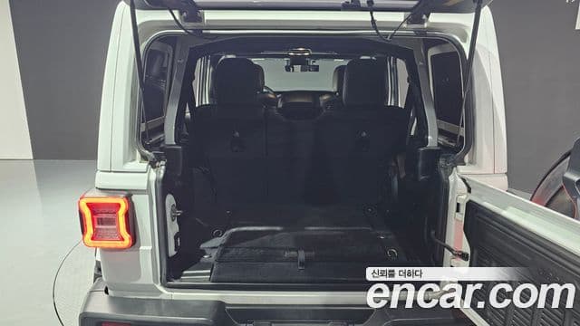 Jeep Wrangler 2019 — ფოტო 9/31