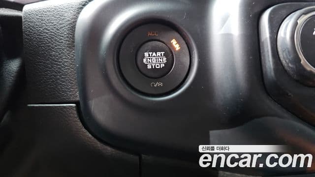 Jeep Wrangler 2019 — ფოტო 12/31