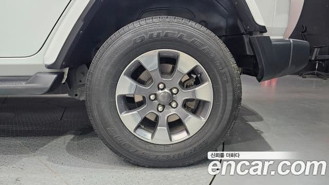 Jeep Wrangler 2019 — ფოტო 16/31