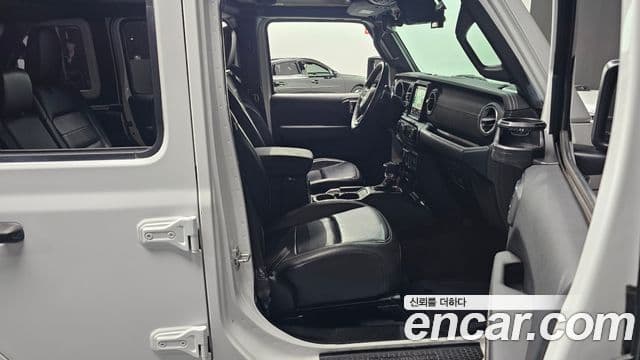 Jeep Wrangler 2019 — ფოტო 30/31