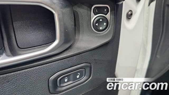 Jeep Wrangler 2019 — ფოტო 27/31