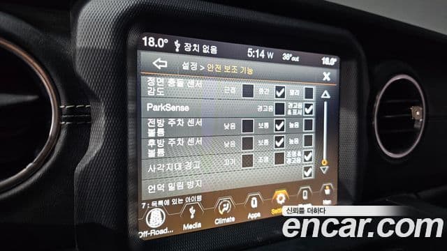 Jeep Wrangler 2019 — ფოტო 14/31