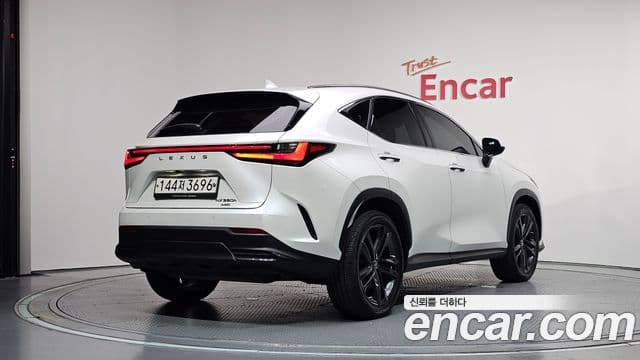 Lexus NX350h 2023 — Photo 23/36