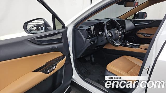 Lexus NX350h 2023 — Photo 20/36
