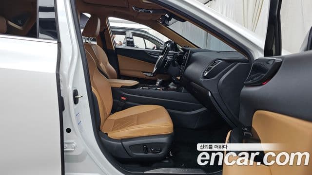 Lexus NX350h 2023 — Photo 32/36