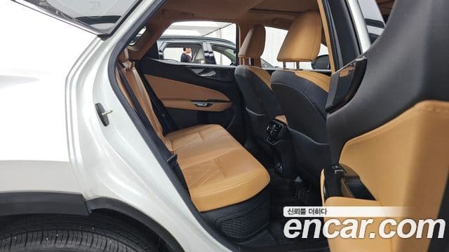 Lexus NX350h 2023 — Photo 7/36