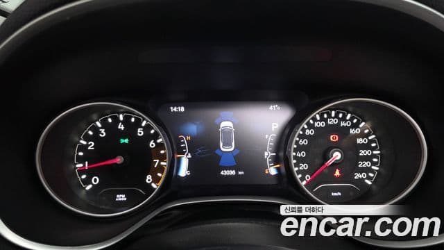 Jeep Compass 2021 — Фото 8/20
