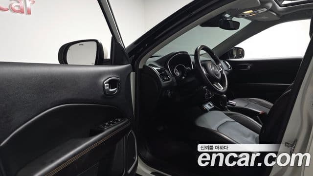 Jeep Compass 2021 — Фото 10/20