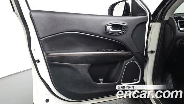 Jeep Compass 2021 — Şəkil 30/33