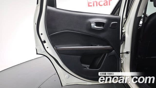 Jeep Compass 2021 — Şəkil 12/33