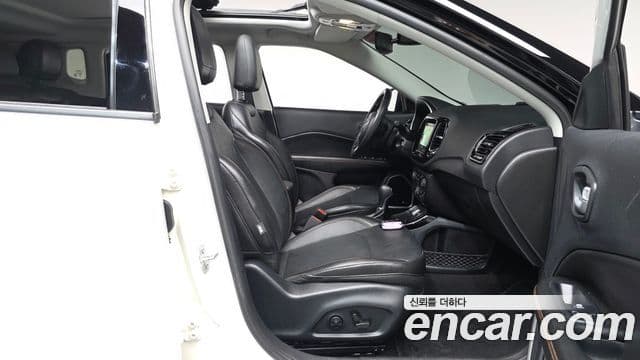 Jeep Compass 2021 — Şəkil 16/33