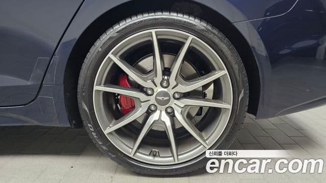 Genesis G70 2019 — ფოტო 8/31