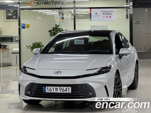 Toyota Camry 2026 — ფოტო 2/14